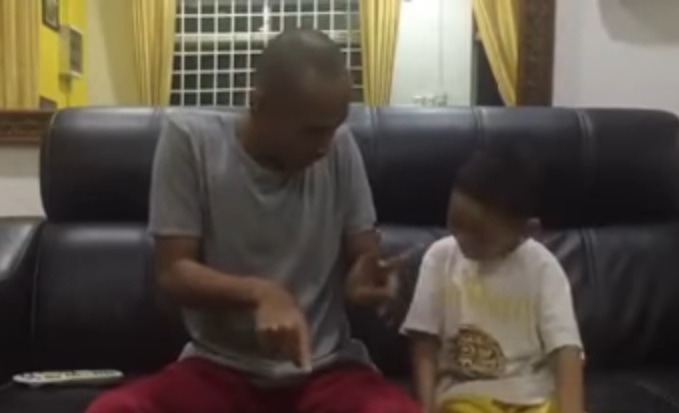 Lawak Betul Achey Dengan Anak Dia,Netizen Boleh Gelak Pecah Perut Tengok Dorang Berdua Nie