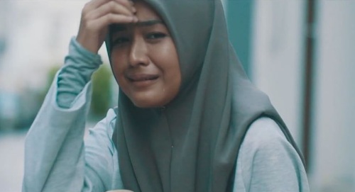 Rakaman Video Farah Lee Menangis Teruk Di Tengah Jalan Jadi Viral,Kenapa Pula Nie??