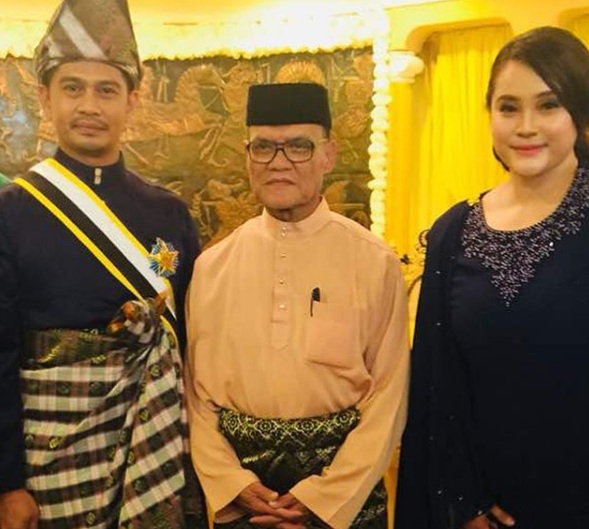 “Berhenti Kecam Suami Saya”-Datin Almy Terkilan Netizen Pertikai Anugerah yang Diterima Suami,Harap Netizen Faham Kenapa Anugerah Itu Layak Diterima