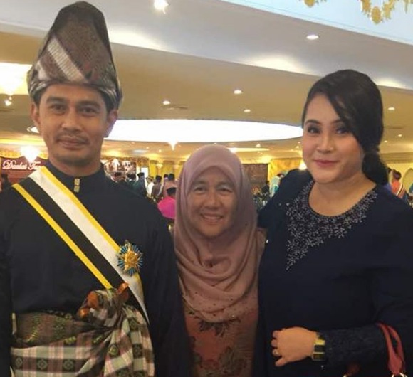 “Berhenti Kecam Suami Saya”-Datin Almy Terkilan Netizen Pertikai Anugerah yang Diterima Suami,Harap Netizen Faham Kenapa Anugerah Itu Layak Diterima