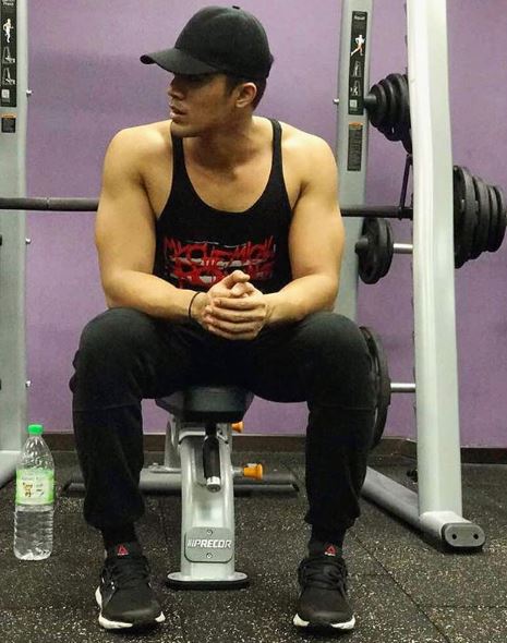 “Pergh Macam Model, Bertuahnya Bella..” – Netizen Puji Aliff Aziz Makin Sado Dan Terlajak Kacak