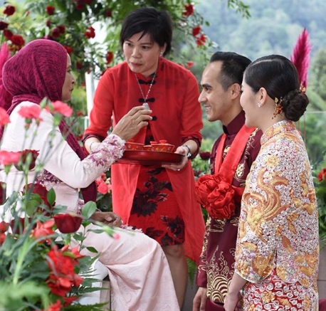 “Wow Inilah Dia Gaya Sambut Menantu Orang-orang Kaya Golongan Hartawan,Hebat!!”-Netizen Terpaku Tengok Majlis Rai Pengantin Faliq Dan Isteri