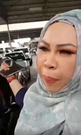 “Bestnyer Ko Cik B,Kecik2 Boleh Pakai Keta Mewah Dah,Akak Pakai Kancil Je Dik”-Netizen Ternganga Tengok Ds Vida Nak Belikan BMW Untuk Cik B