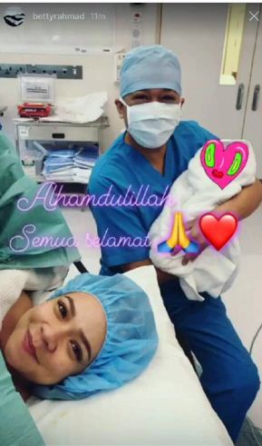 Alhamdulilah Nora Danish Selamat Bersalin, Tayang Wajah Baby Ney Ney!