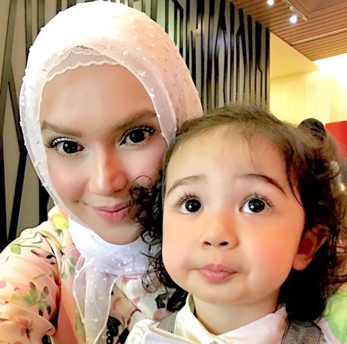 Wanita Cantik Dikatakan Cenderung Untuk Melahirkan Lebih Ramai Anak Perempuan,Betul Ke?