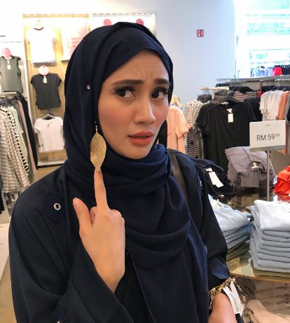 “Dia Suruh Beli Dia Pulak Yang Usik!” -Usik Wawa Zainal, Netizen Terhibur Aeril Zafrel Kenakan Isteri!