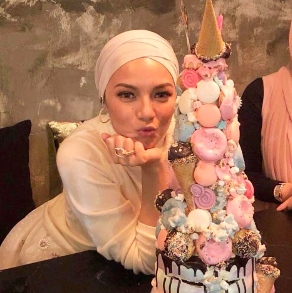 [FOTO] Sekitar Majlis Sambutan Hari Jadi Si Cantik Neelofa.. Sedapnya Kek Tu!