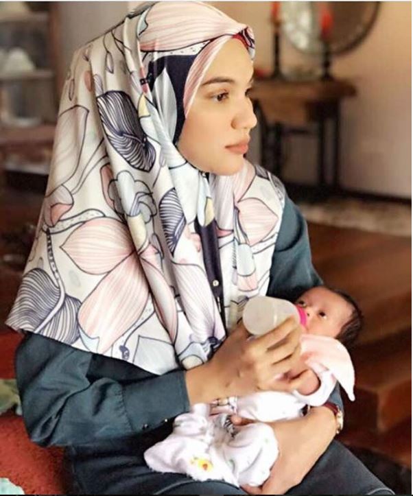 “Tak Payah Sibuk Lebih-Lebih, Masing-Masing Ada Anak”-Dikritik Netizen Biar Anak Menangis, Ini Respon ‘Pedas’ Datin Shahida