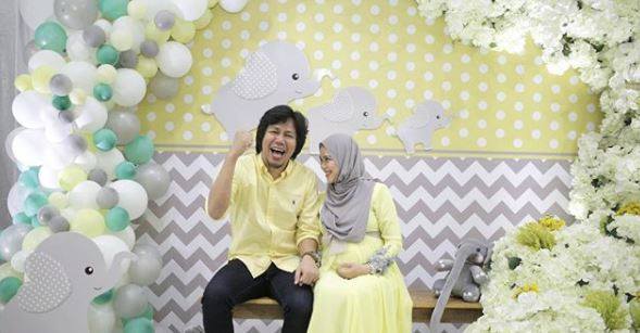 [FOTO] Bertemakan Kuning Kelabu, Comel Habis Majlis Baby Shower Sari Yanti!