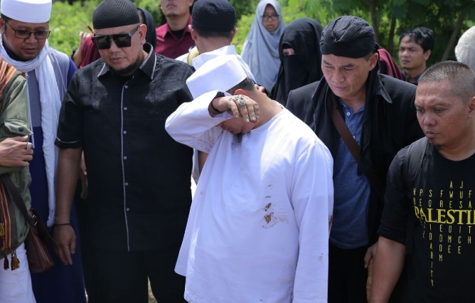 Isteri Pertama Failkan Permohonan Cerai,Isteri Kedua Pula Meninggal Secara Mengejut,Opick Lalui Dugaan Berat Dalam Hidup