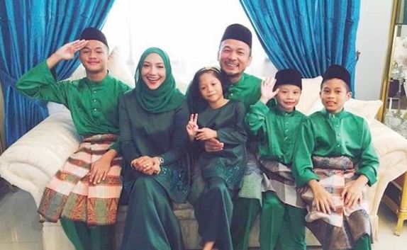 “Saya Ajar Mengaji, Solat Tapi Dia Bebal!” – Rotan Hingga Lebam, Suami Ziana Zain Didakwa Cederakan Anak?