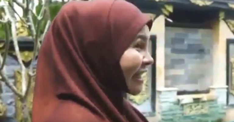 "Kau Ingat Ape? Mak Nie Diva Macam Engkau?"-Lawak Giler ...