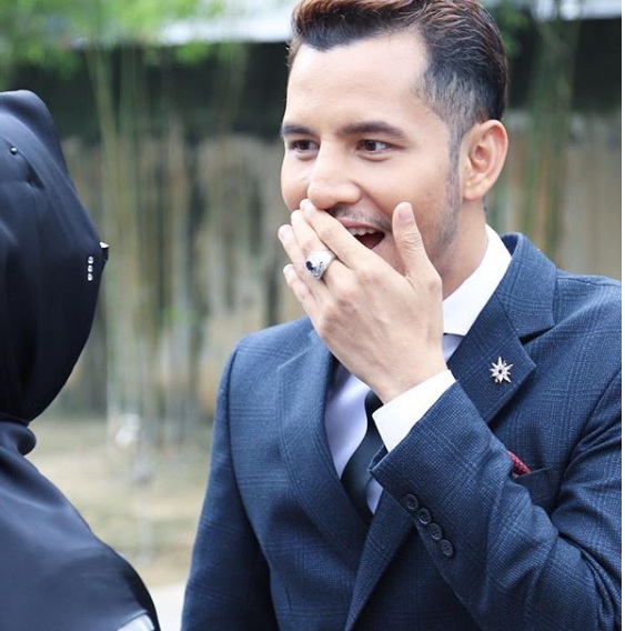 “Spender Tu Cover La Bengap”-Mahu Show Off Gambar Gaya Orang Kaya Atas Katil,Aliff Syukri Kena Tegur Sebab Tertayang Yang Tak Sepatutnya