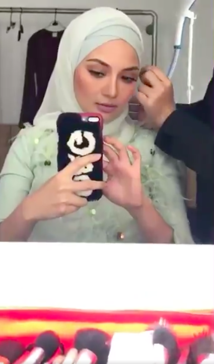 ‘Tak Boleh Start Shoot Kalau Tak Pakai Ni’ – Muat Naik Video Seakan ‘Sama’, Neelofa Perli Fazura?