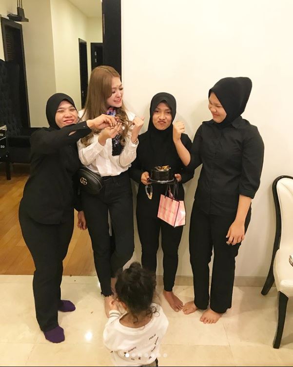 “Happy Birthday To My Biks”-Sambut Birthday Bibik, Netizen Puji Eina Azman Majikan Yang Baik!