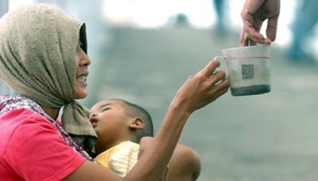 Hanya Berbekal Wajah Sedih, Pengemis Di Johor Bahru Raih Pendapatan Persis Jutawan – RM10,000 Sebulan..Netizen Marah!