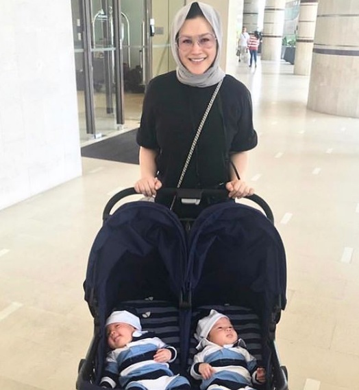 “Alahai Geramnyer Kiter Tengok Baby Kembar Dia Nie,Macam Muka Mak Dialah”-Netizen Tak Puas Tengok Bayi Kembar Zizie Izette Yang Comel Ini