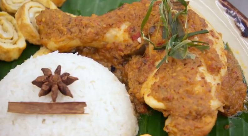 ‘You Want Our Makcik Bawang To Bash You?”-Kritik Ayam Rendang Tak Crispy,Akaun Twitter Juri MasterChef Di Serang Ramai Rakyat Malaysia