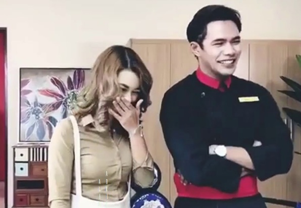 “Ini Baru Bercinta,Kalau Betul2 Kawin Nanti Boleh Pengsan Zara Kalau Selalu Kena Usik Macam Ini”-Selalu Diusik Kekasih,Netizen Gelak Tengok Rakaman Video Sweet Mereka Ini