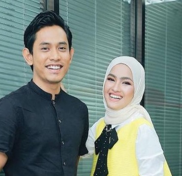 “Kesian Elfira,Sejak Putus Tunang,Ramai Betul Kecam Bila Dia Rapat Dengan Mana2 Lelaki”-Netizen Tidak Berhenti Beri Kecaman Pada Elfira Sejak Putus Tunang