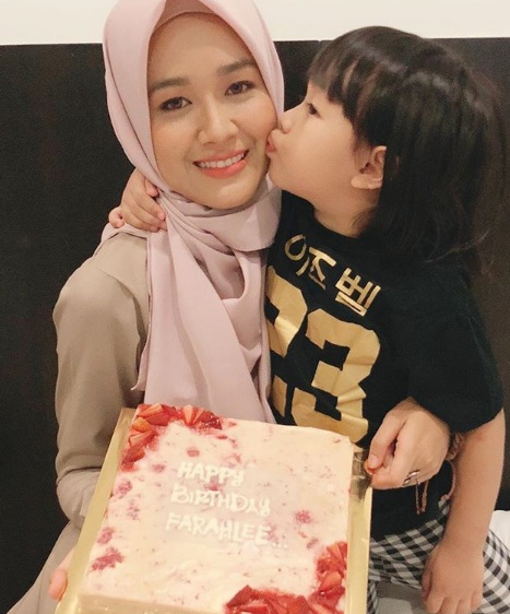 “Comel Tgk Reaksi Maream,Tapi Sebak Terkenang Kisah Org Tuanya”-Netizen Kagum Melihat Apa Yang Dilakukan Oleh Farah Lee Buat Maream