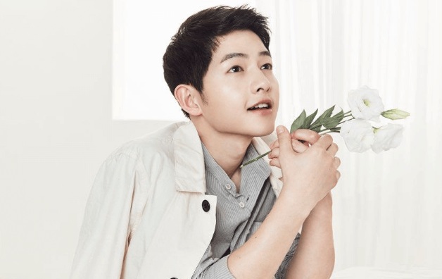 “Fuh Ramainyer Bodyguard Dia,Berapalah Kos Bayar Bodyguard Tu Ya?”-Netizen Terkejut Lihat Deretan Bodyguard Song Joong Ki Mengalahkan Presiden