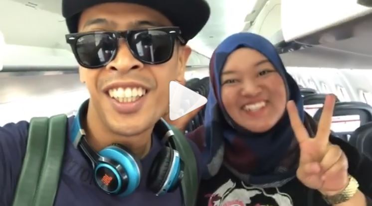 (VIDEO) Lawak Habis! “Aliscia Kenapa Kau Berubah!!”- Achey Cuba Mengurat Pramugari, Tiba-Tiba..