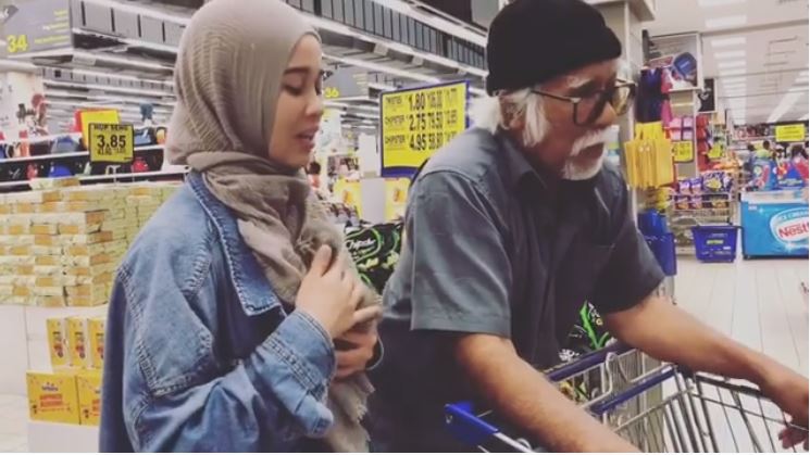 (VIDEO)”Haha Boleh Tahan Lawak Ayoh!”- Gelagat Emma Maembong & Ayoh Cerita Pasal Mydin Bikin Netizen Geli Hati!