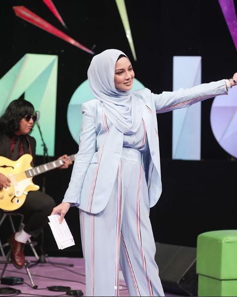 [VIDEO] Lawak! “Straight Betui Soalan Lofa”-Nabil Gelak Besar Bila Soalan Neelofa Bunyi Macam ‘Gurau Kasar’