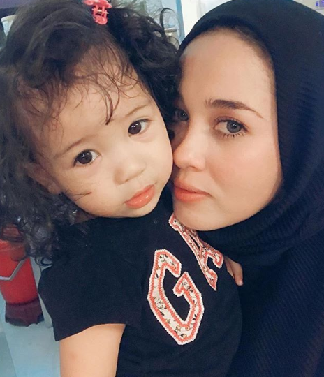 [VIDEO] “Emma Ni Sayang Kat Anak-Anak Saudara Dia… Suka Naw Melayan..”- Netizen Puji Cara Emma Maembong Layan Seri Aileen