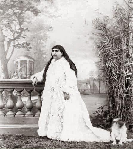 [GAMBAR] "Ini adalah Puteri Parsi yang..." - Wanita Berkumis Tanda Kecantikan Abad Ke-19 Di Persia 4