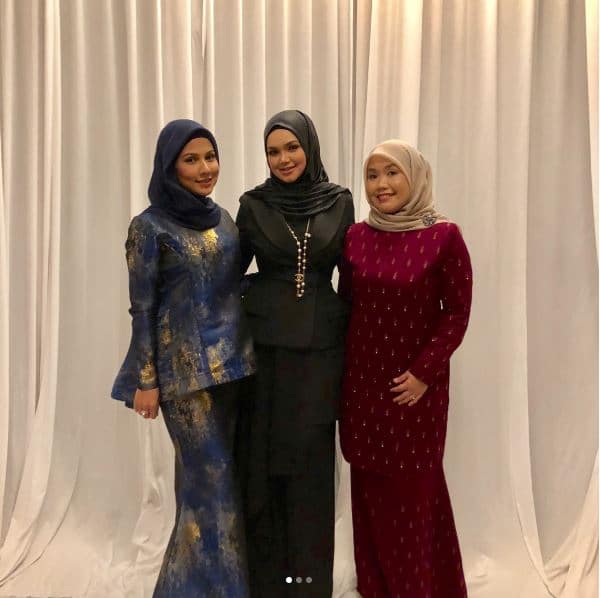 “Keciknya Pinggang, Cantiknya Tokti, Mak Iti Body Goals”-Netizen Kagum Dengan Susuk Badan DS Siti Nurhaliza Sebab Muat Pakai Jaket 11 Tahun Lepas!