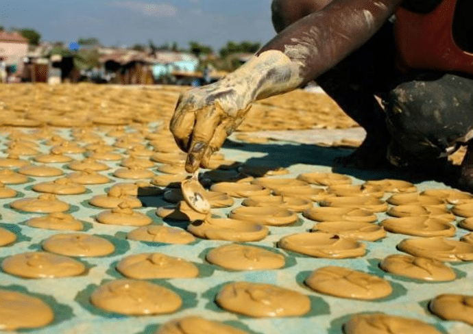 [VIDEO] Kerana Terlalu Daif, Masyarakat Haiti Terpaksa Makan Biskut ‘Tanah’ Untuk Mengisi Perut?