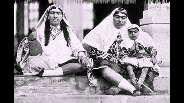 [GAMBAR] "Ini adalah Puteri Parsi yang..." - Wanita Berkumis Tanda Kecantikan Abad Ke-19 Di Persia 9