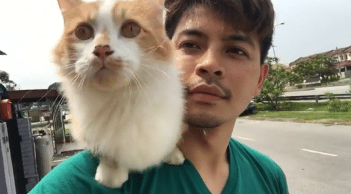 [VIDEO] “Hahaha! Itulah Siapa Suruh Kacau… Sekali Kena Prank Balik…”- Netizen Terhibur Dengan Gelagat Piko, Kucing Peliharaan Izzue Islam