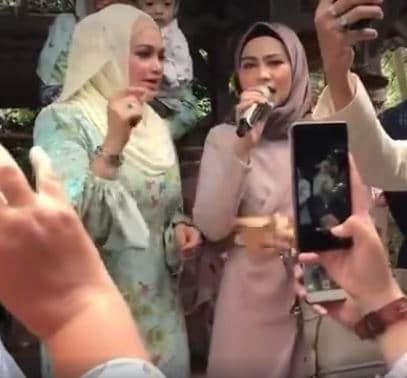 “Penyanyi Nombor 1 Malaysia Takde Sape Boleh Challenge Datuk Seri Siti…”- Gabungan Nyanyian Tiga Beradik Ini Raih Perhatian Ramai!