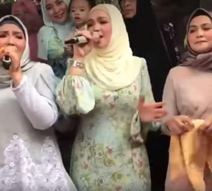 “Penyanyi Nombor 1 Malaysia Takde Sape Boleh Challenge Datuk Seri Siti…”- Gabungan Nyanyian Tiga Beradik Ini Raih Perhatian Ramai!