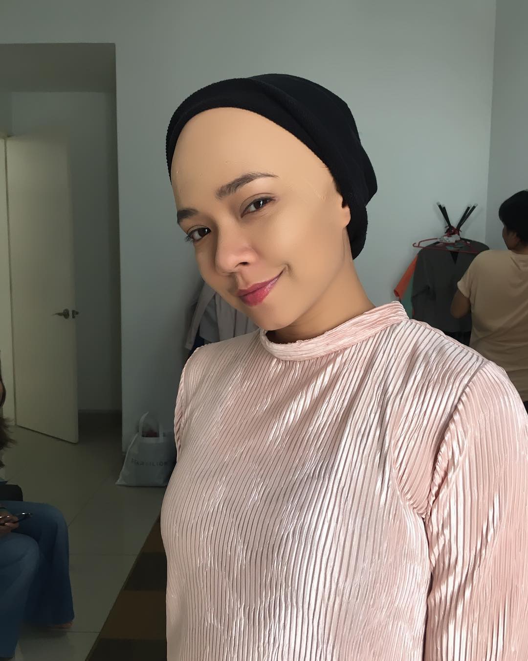 [FOTO] “Macam Keeper Shaolin Soccer” – Netizen Mahu Nora Danish ‘Botak’ Selfie 3 Beranak!