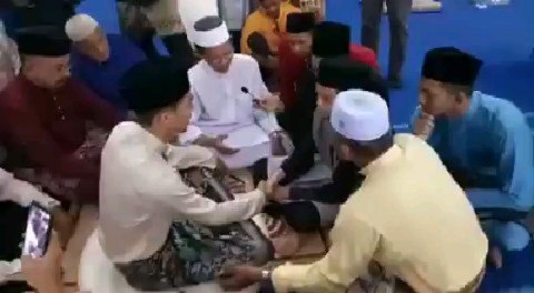 “Respect Dengan Adik Ni..Tak Semua Lelaki Dewasa Boleh Buat..”- Pelajar 14 Tahun Viral Jadi Wali Terima Pujian Ramai