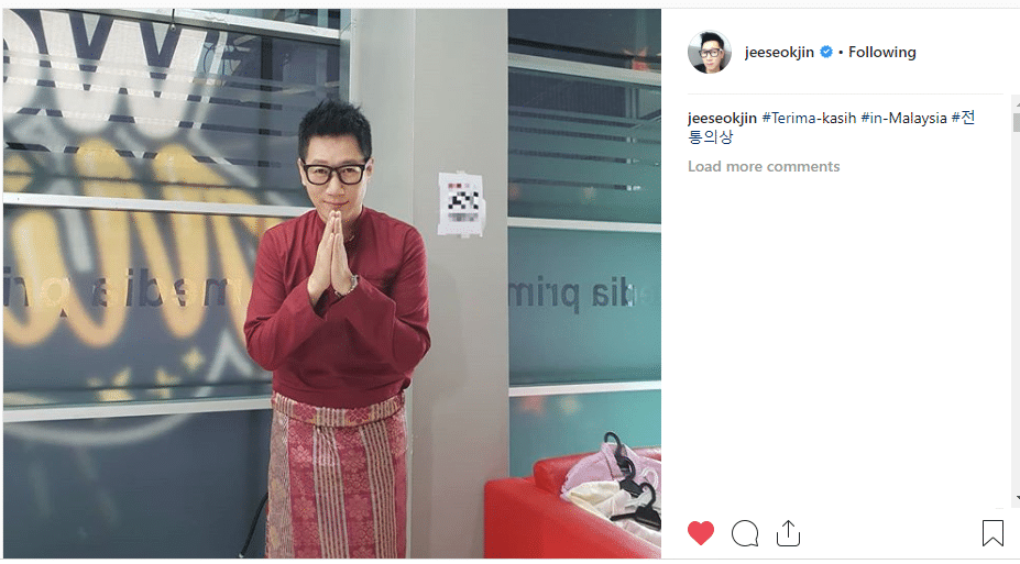 “Smart Pakai Baju Melayu”- Jee Seok Jin Ahli Running Man Berbaju Melayu, Mendapat Pujian Netizen