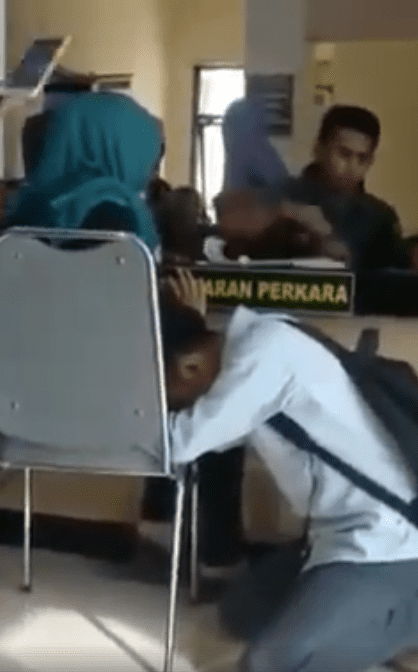 Sayu! Suami Sanggup Melutut & Bersujud Rayu Enggan Bercerai, Ini Reaksi Isteri