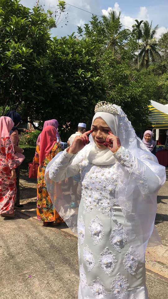 Tak Pernah Berjauhan Selama 26 Tahun, Pengantin Hampir Tinggalkan Majlis Kahwin