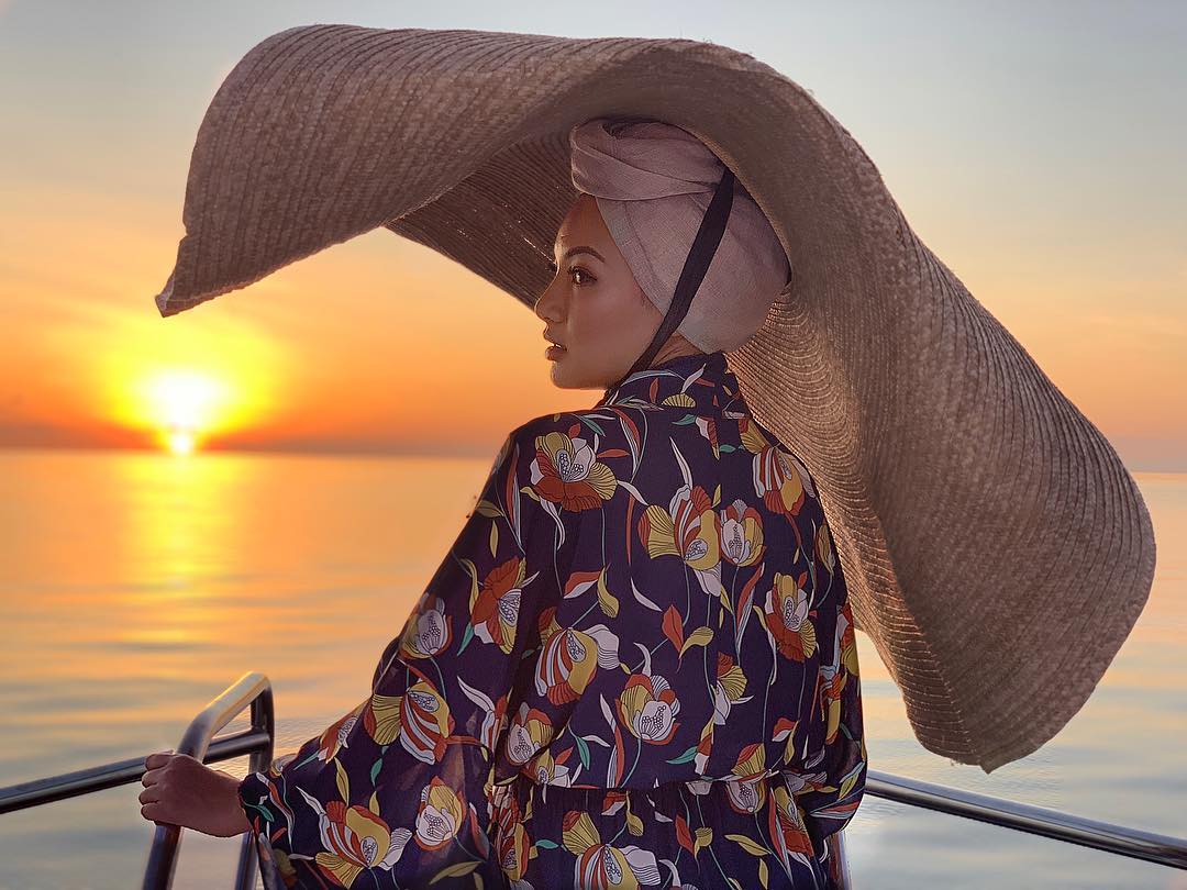 Sebalik Fesyen Memukau Di China, Ini Harga Bagi Setiap Baju Dipakai Neelofa!