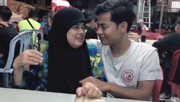 [VIDEO] ’Anak Soleh Ayie…’ -Netizen Puji Cara Syafie Naswip Layan Mak Dan Ayah