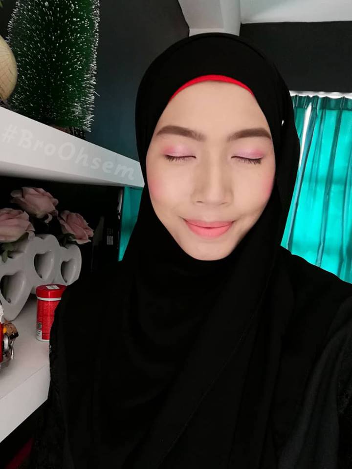 “Jangan Berkira!”- Lelaki Ini Kongsi Sebab Suami Perlu Beli Makeup Untuk Isteri