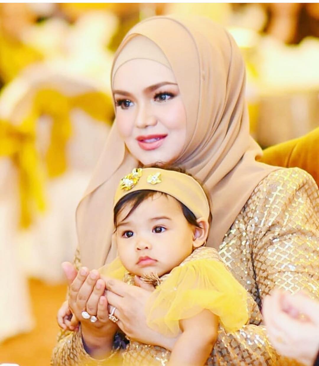 “Takkan Pakai Jubah?” – Netizen Pertahan Imej Dato’ Sri Siti Nurhaliza Bersukan