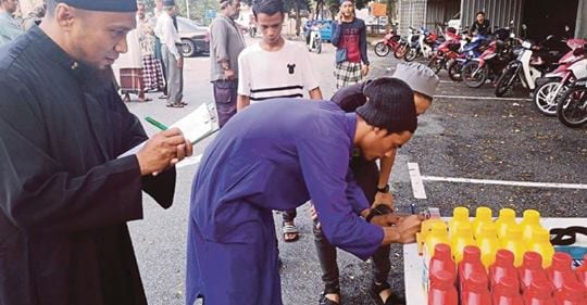 Berkat Subuh Di Masjid, 35 Biji Motor Dihadiahkan Minyak Hitam Percuma