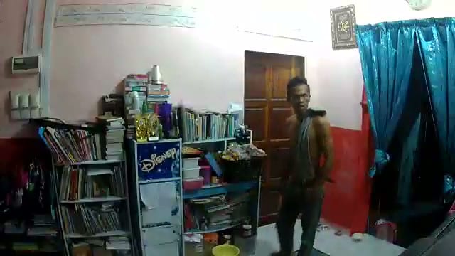 [VIDEO] Kantoi Mencuri, Nekad Kebas CCTV. Tapi Suspek Tersilap Langkah Sebab... 4