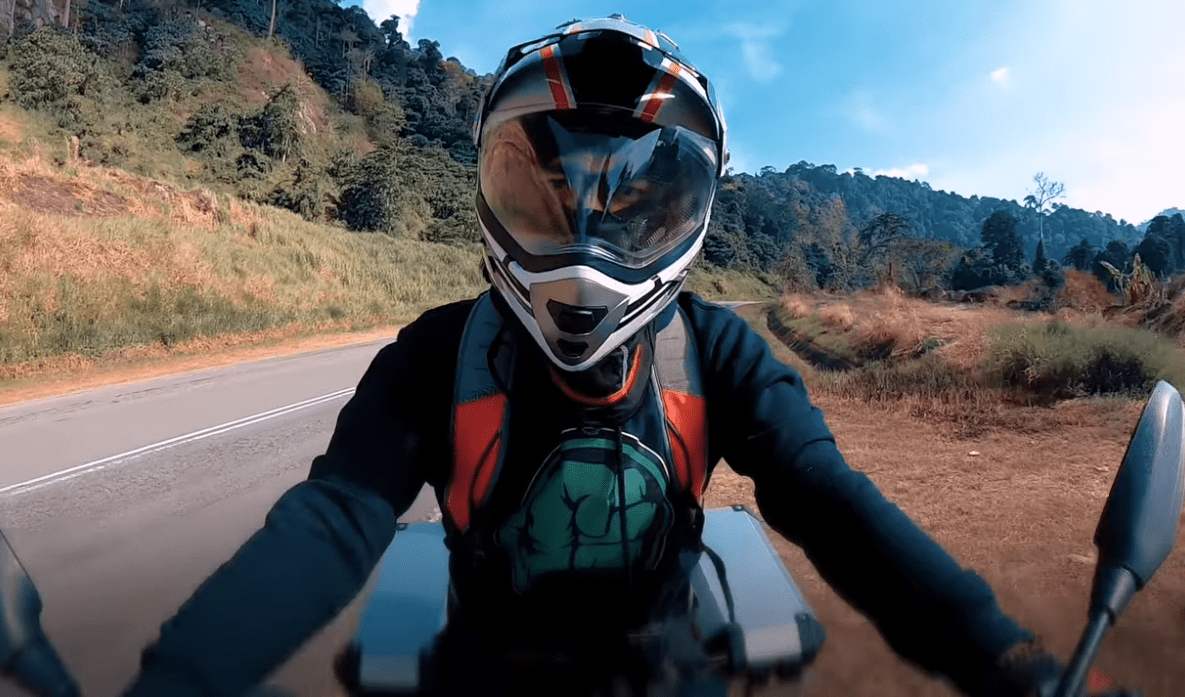 [VIDEO] Tak Sangka Pandai Menganjing! Kisah Rider DibuIi Beruk, Ramai Terhibur 2