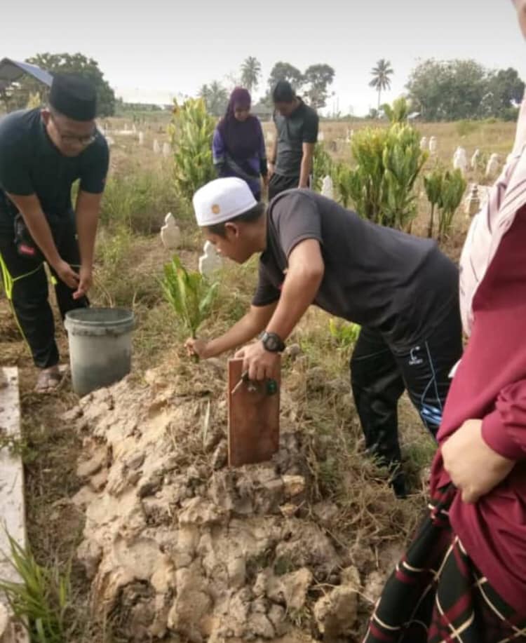 Hari Ni Genap Seminggu Pemergian Kamu, Terdetik Hati Ni Nak Lipat Khemah Kamu..